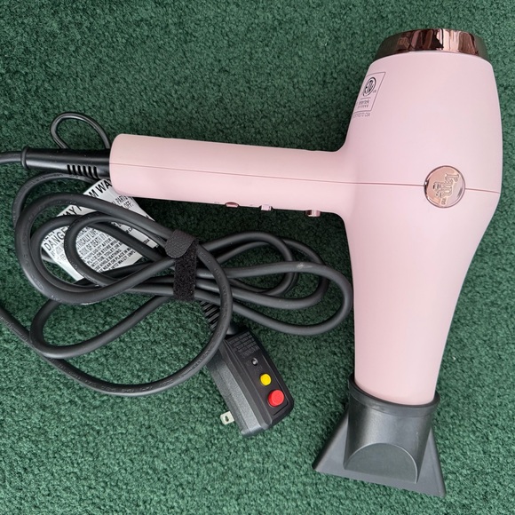 Pink Hair Dryer with Diffuser . New - Picture 1 of 2